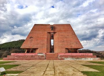 bulgaria/northeast-bulgaria/landmark/mother-bulgaria-pantheon