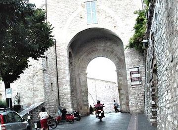 italy/perugia/landmark/piazza-porta-nuova