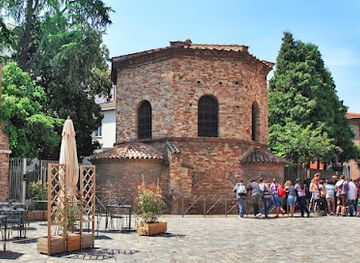 italy/ravenna/landmark/piazzetta-degli-ariani