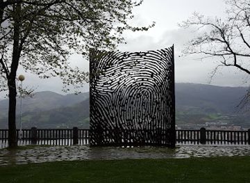 spain/bilbao/deusto/landmark/fingerprint-sculpture