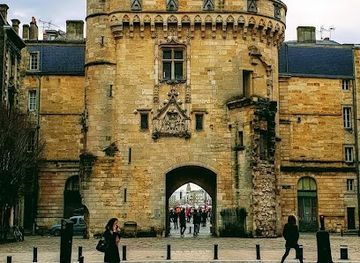 france/aquitaine/landmark/place-du-palais
