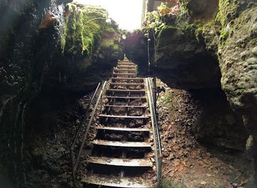 missouri/great-plains/landmark/devil-s-well