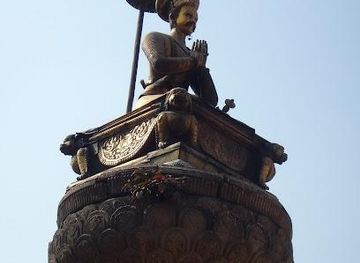 nepal/patan/landmark/statue-of-king-bhupatindra-malla