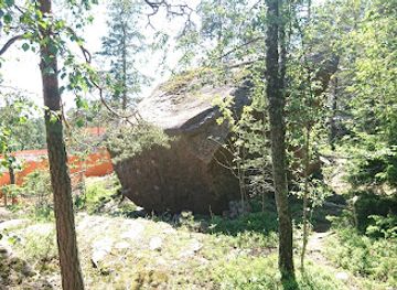 finland/espoo/matinkyla/landmark/finnoo-boulder-natural-monument