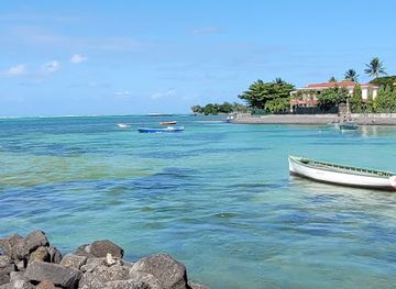 mauritius/riviere-du-rempart/landmark/roches-noires-waterfront