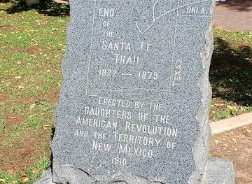 new-mexico/sante-fe/landmark/santa-fe-trail-end-marker