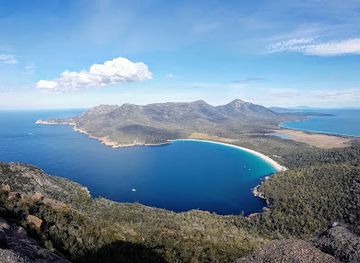australia/freycinet-national-park/landmark/wineglass-bay
