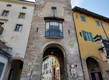 slovenia/nova-gorica/landmark/porta-manin