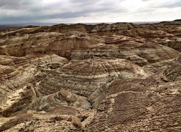 kazakhstan/altyn-emel-national-park/landmark/cherepash-i-gory