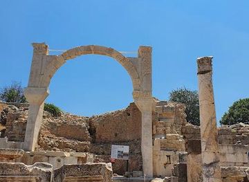 greece/samos/landmark/fountain-of-pollio-ephesus
