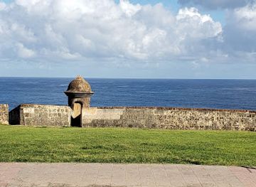 puerto-rico/mayaguez-region/landmark/callejon-de-la-puerta-con-la-bandera
