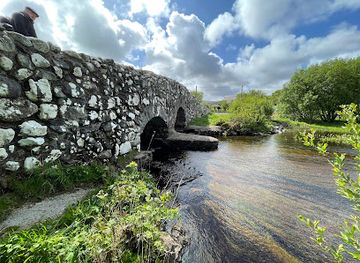 ireland/connemara-national-park/landmark/quiet-man-bridge