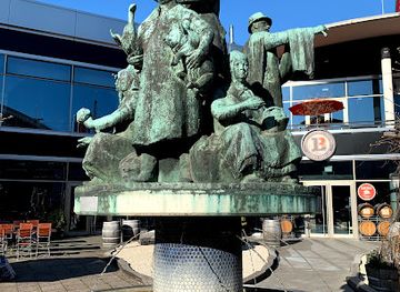 germany/berlin/landmark/marktbrunnen