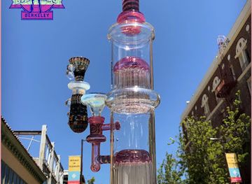 california/berkeley/telegraph-avenue/landmark/big-al-s-smoke-and-gifts