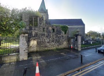 ireland/county-galway/landmark/warden-lynch-s-house-or-cross-bones