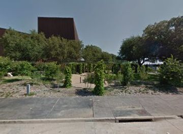 texas/abilene/landmark/charlotte-wilbur-statues