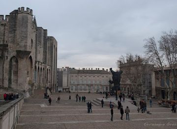 france/avignon/landmark/place-du-palais