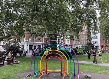 united-kingdom/london/soho/landmark/o-hello-sunshine-public-art-sculpture