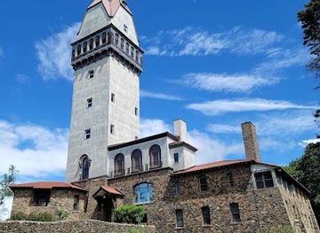 connecticut/greater-hartford/landmark/heublein-tower