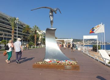 france/nice/promenade-des-anglais/landmark/l-ange-de-la-baie-by-jean-marie-fondacaro