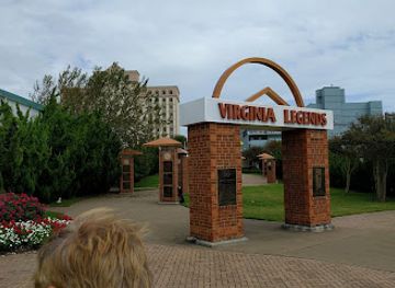 virginia/virginia-beach/town-center/landmark/virginia-legends-walk