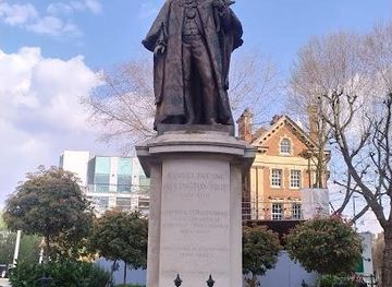 united-kingdom/windsor/landmark/samuel-bourne-bevington-statue