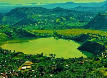 uganda/queen-elizabeth-national-park/landmark/crater-lakes-adventures