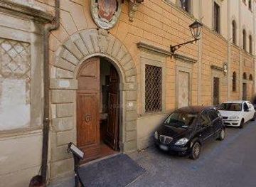 italy/chianti/landmark/town-hall-san-miniato