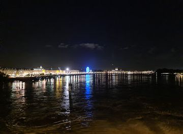 france/aquitaine-coast/landmark/porte-de-bourgogne
