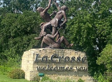 wisconsin/driftless-area/landmark/indian-la-crosse-player-statue