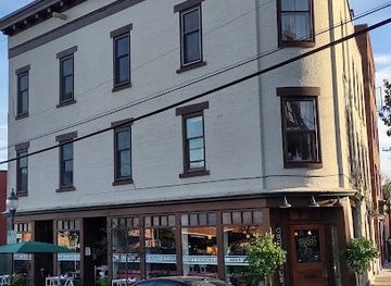 new-york/saratoga-springs/landmark/hamlet-ghost