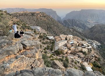 oman/ad-dakhiliyah-governorate/landmark/marine-fossils-and-viewpoint