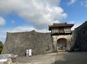 japan/okinawa/landmark/sonohyan-utaki-ishimon-stone-gate-of-the-sonohyan-shrine