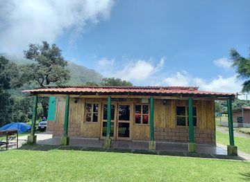 el-salvador/central-valley/landmark/glass-house-mountain-park