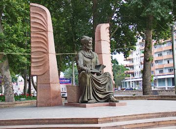 tajikistan/hisor-valley/landmark/kamal-khujandi-statue