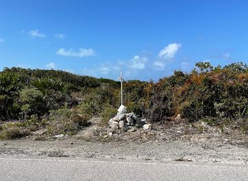 turks-and-caicos-islands/leeward-beach/landmark/crossing-place-trail-west-starting-point