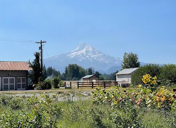 oregon/hood-river-county/landmark/draper-girls-country-farm