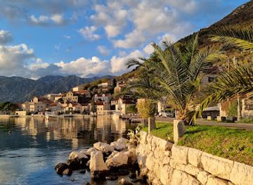 montenegro/perast/landmark/perast-lake-promenade
