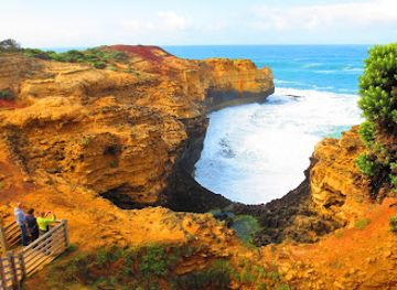 australia/mallee/landmark/logans-beach-whale-watching-platform