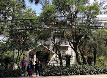 philippines/baguio/session-road/landmark/laperal-white-house