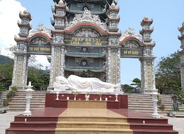 vietnam/da-nang/landmark/chua-phap-lam