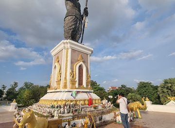 laos/xieng-khouang-plateau/landmark/king-anouvong-statue
