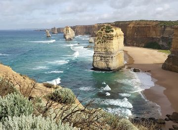 australia/the-twelve-apostles/landmark/memorial-arch-at-eastern-view