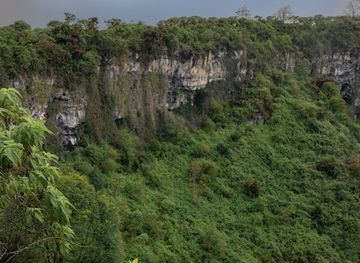 ecuador/galapagos-islands/landmark/lava-tunnel