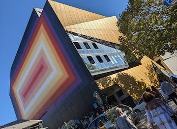 australia/canberra/braddon/landmark/paint-pinot-braddon