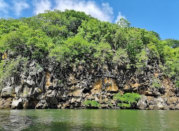 mauritius/ile-aux-cerfs/landmark/grse-waterfall