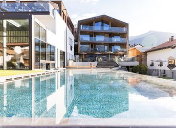 italy/val-venosta/landmark/hotel-weisses-kreuz