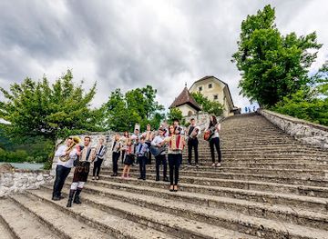 slovenia/central-slovenia/landmark/traditional-slovenian-evening