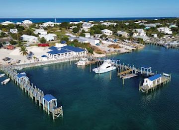 the-bahamas/abaco-islands/landmark/man-o-war-marina-village