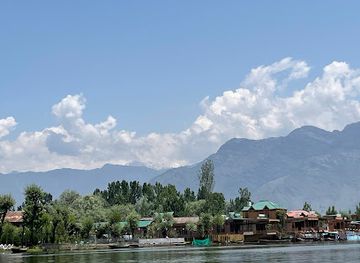 pakistan/ladakh/landmark/shikara-ride